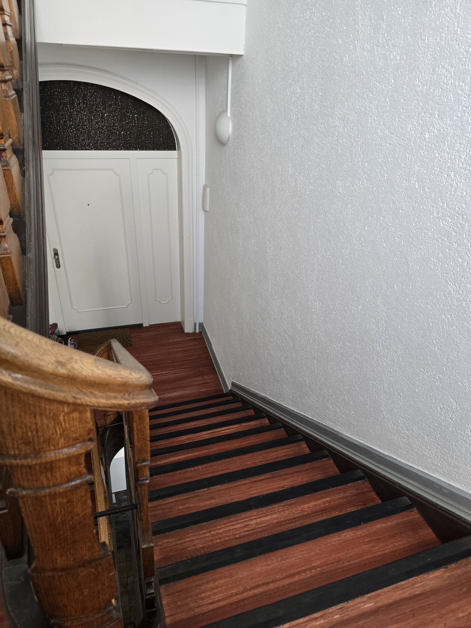  Treppenhaus Blick von Wohnung