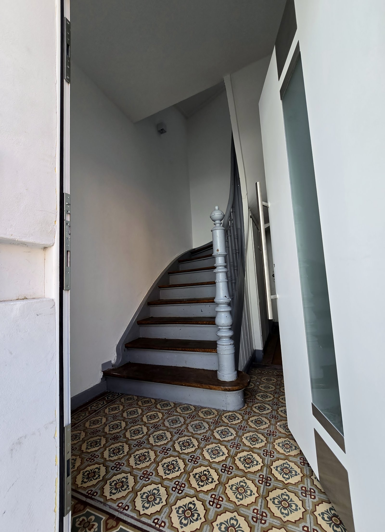  Blick in Eingang/Treppenhaus