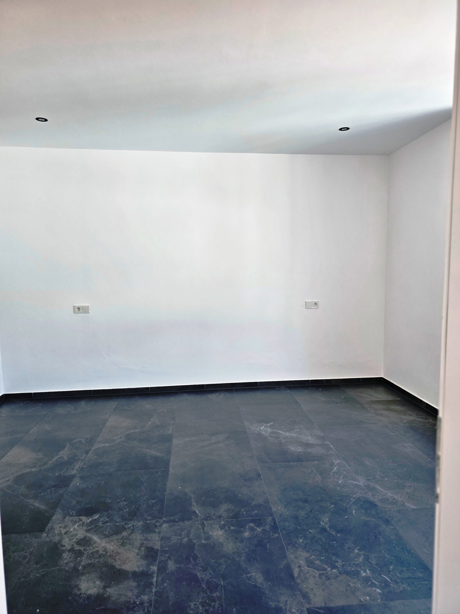 Blick in großes Schlafzimmer untere Ebene Blick in großes Schlafzimmer untere Ebene