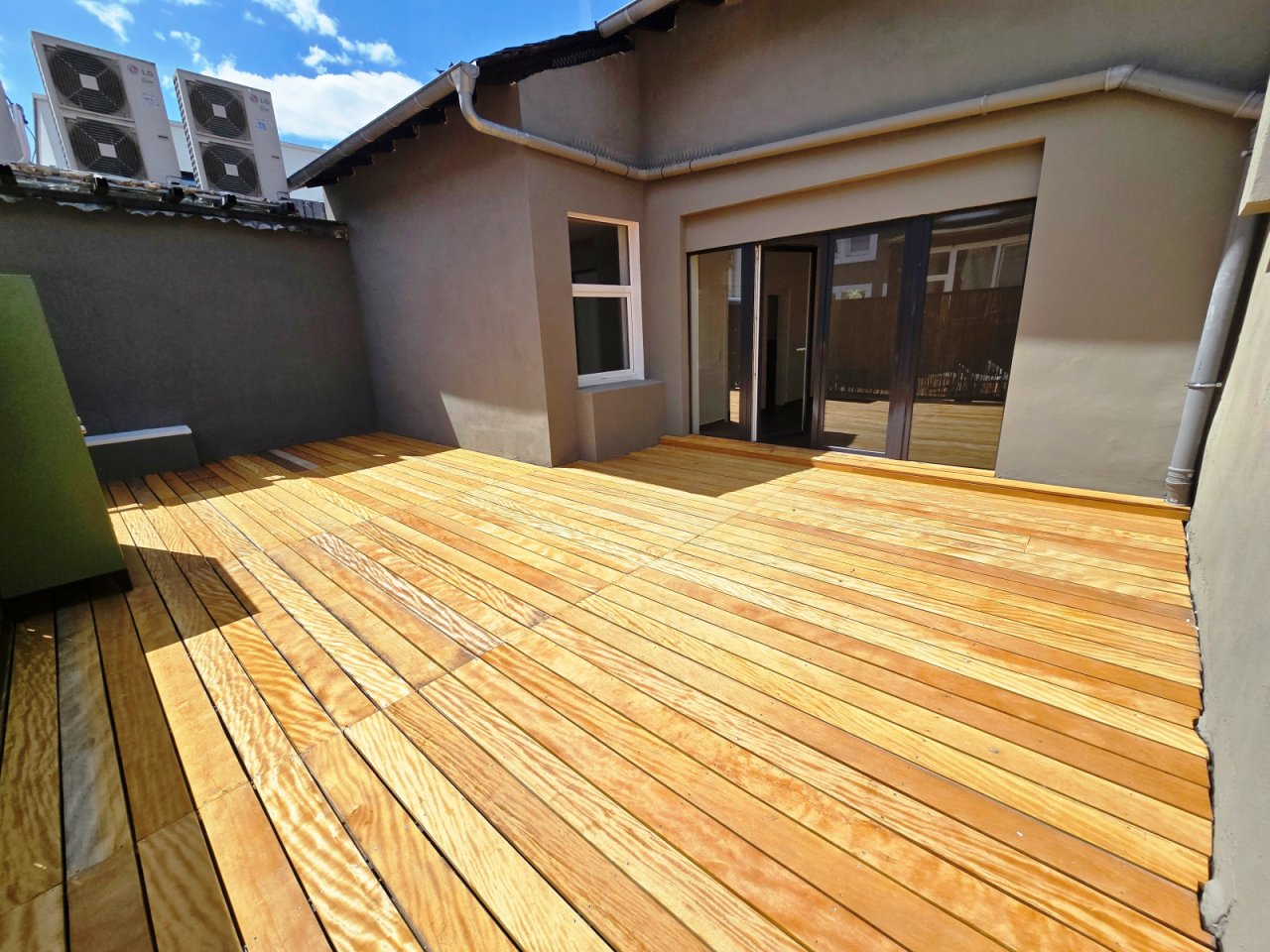 Leere Terrasse/Balkon Leere Terrasse/Balkon