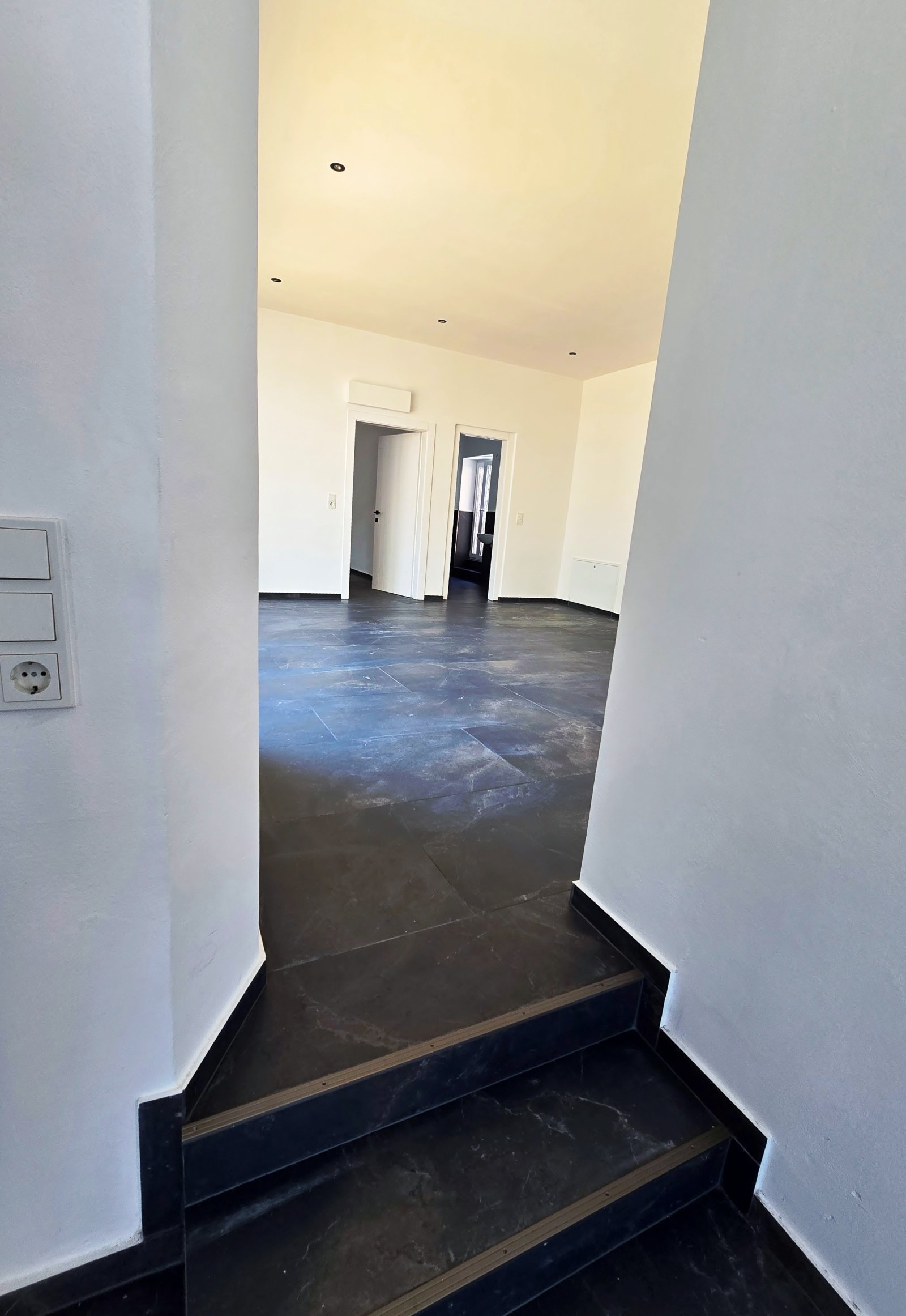 Blick zu WZ, Terrasse und 2. Schlafzimmer Blick zu WZ, Terrasse und 2. Schlafzimmer