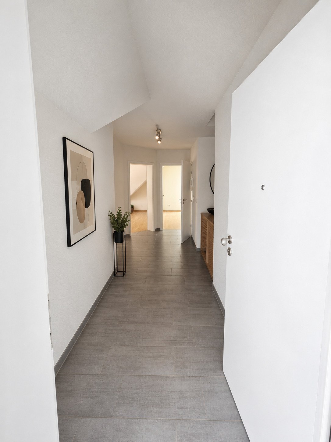 Blick Wohnungseingangstür in Diele/Garderobe Blick Wohnungseingangstür in Diele/Garderobe