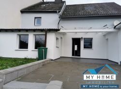 Rückansicht mit Terrasse Rückansicht mit Terrasse