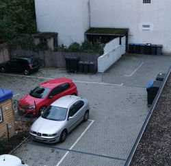 PKW Stellplätze hinter Haus PKW Stellplätze hinter Haus