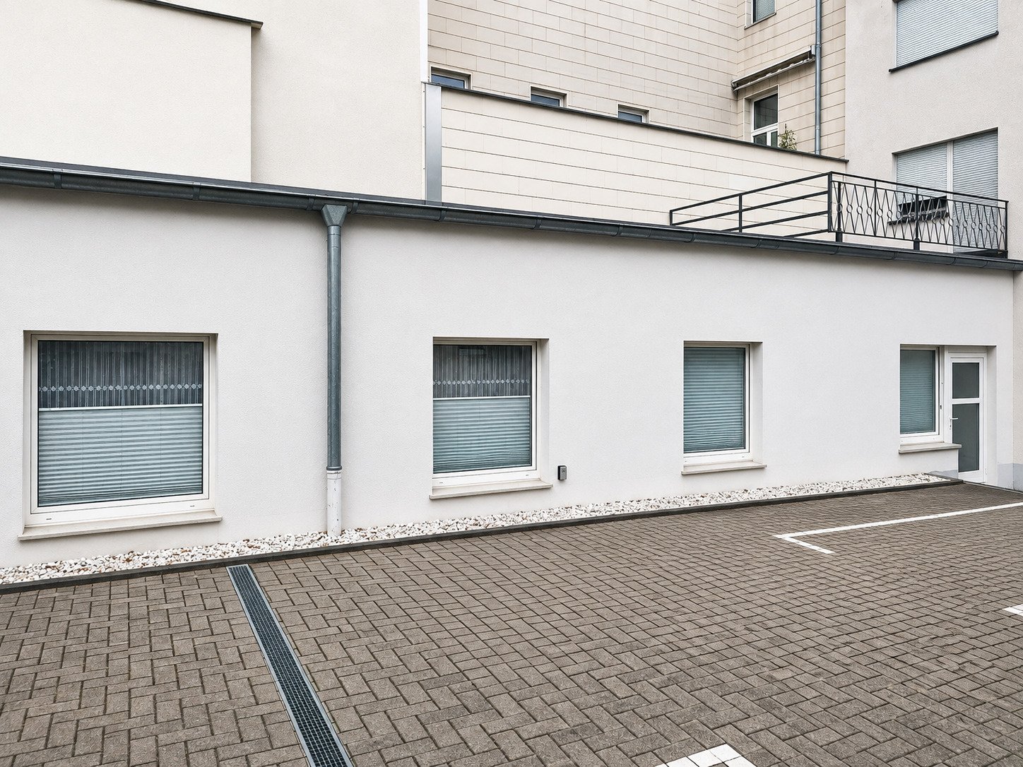 verkehrsberuhigter Parterre Anbau mit Wohnung verkehrsberuhigter Parterre Anbau mit Wohnung