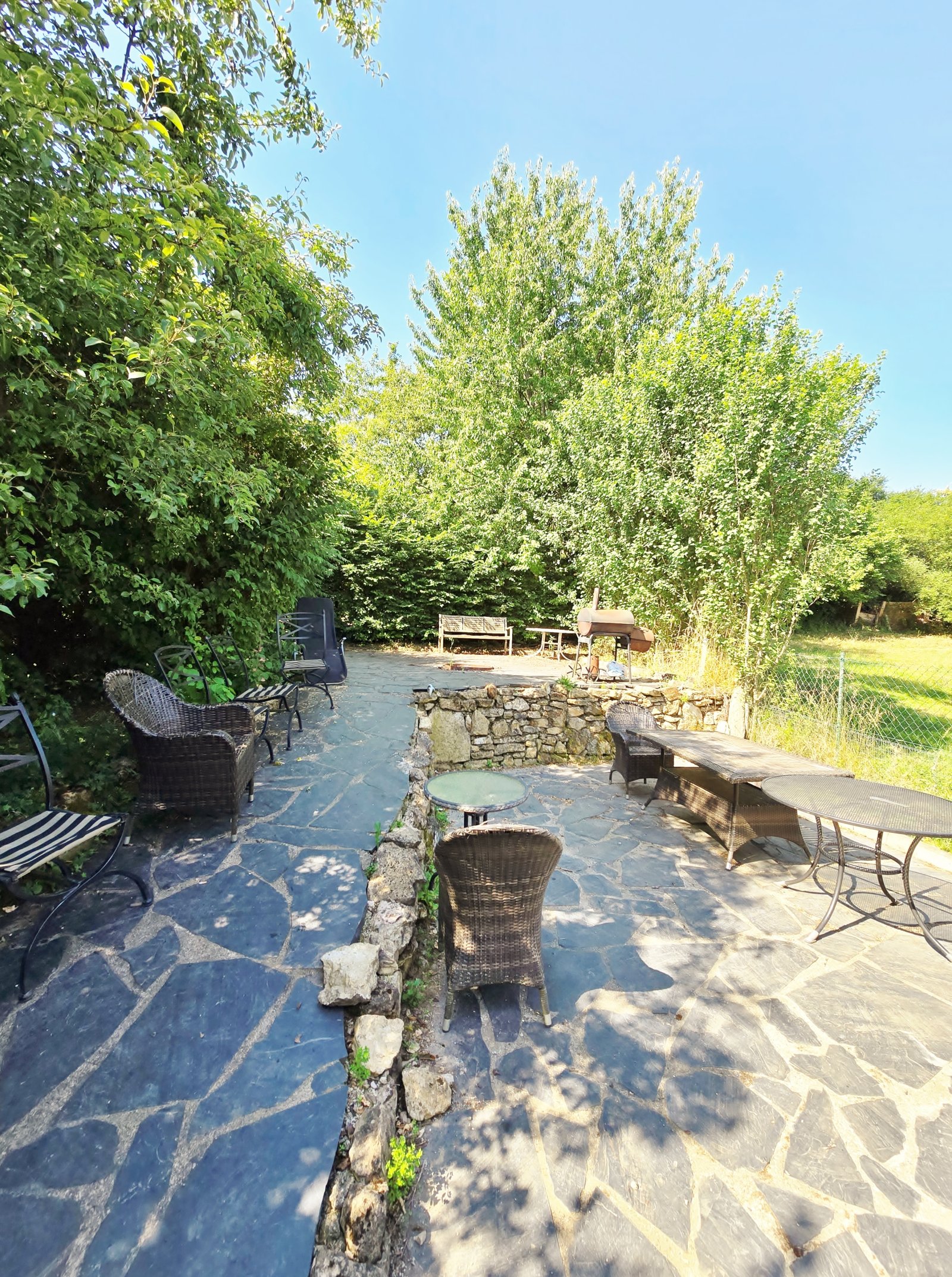 großer Gartenbereich zur Mitbenutzung großer Gartenbereich zur Mitbenutzung