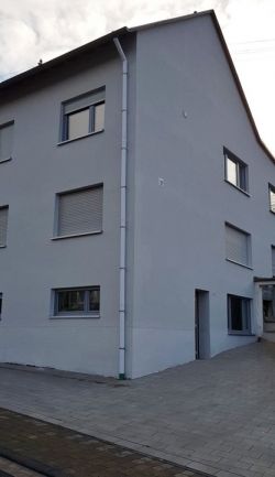 Seitenansicht / Eingang Seitenansicht / Eingang